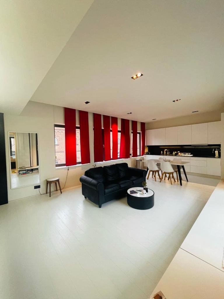 Апартаменты Down Town Penthouse With Private Parking Брюссель Экстерьер фото