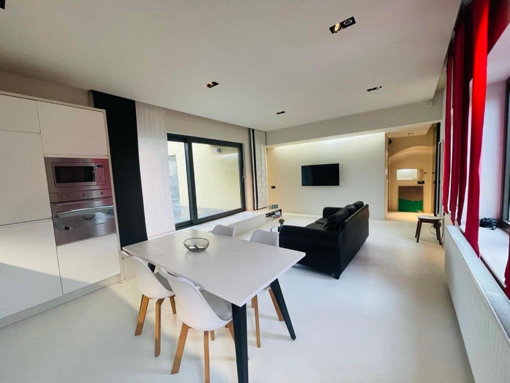 Апартаменты Down Town Penthouse With Private Parking Брюссель Экстерьер фото