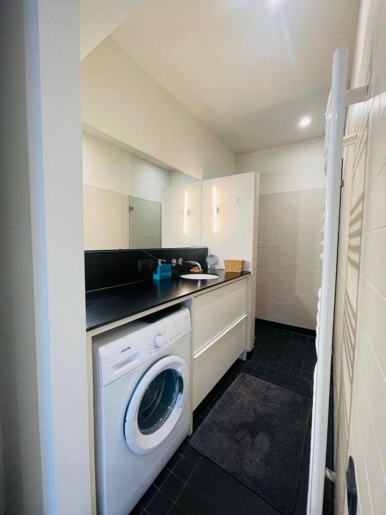 Апартаменты Down Town Penthouse With Private Parking Брюссель Экстерьер фото